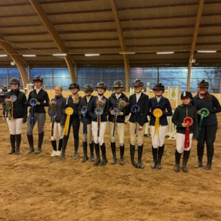 🧡 Vilken fantastisk kväll vi haft! 🧡
Tusen tack alla som varit med och ridit, som kommit och hejat & fikat. Helt underbart!!
Stort grattis till alla fina ritter och speciellt grattis till er som knep placeringar 🌟

Ridskola junior:
1. Olivia Halvarsson 
2. Lydia Steen
3. Maja Öström
4. Maja Forssén
5. Ellen Stjerna

Ridskola senior: 
1. Malin Wåhlstedt 
2. Tove Svensson

Privat häst:
1. Alva Gillgren

Privat ponny:
1. Linnea Liljenberg
2. Thea Lindfors 
3. Alva Holtner
